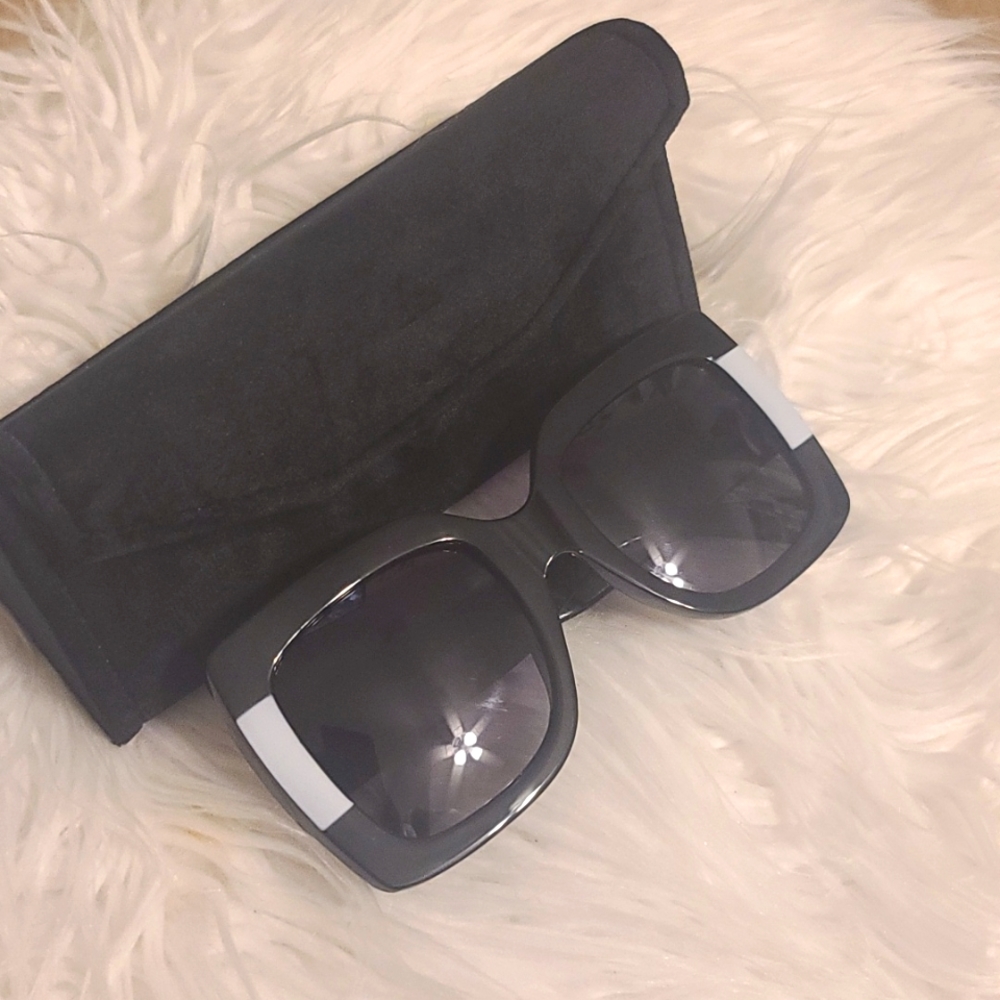 Black and white Sunglasses New W/case